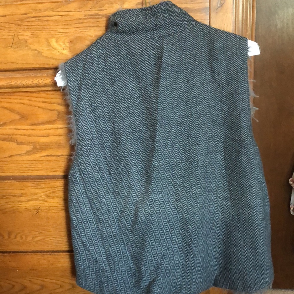 Vest - Picture 4 of 8